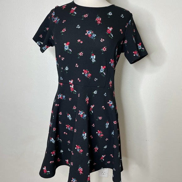 Divided H&M Dress Floral Fit And Flare With Sleeves Size 10 Women’s Stretchy - Picture 1 of 8